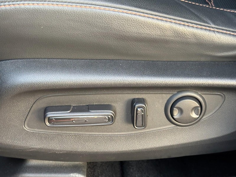 Honda CR-V Hybrid Vehicle Full-screen Gallery Image 16