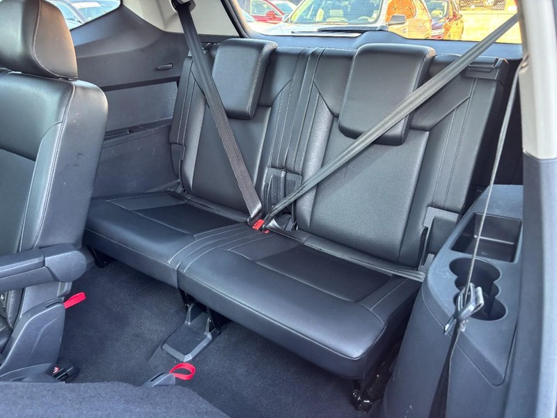 Volkswagen Atlas Vehicle Full-screen Gallery Image 11