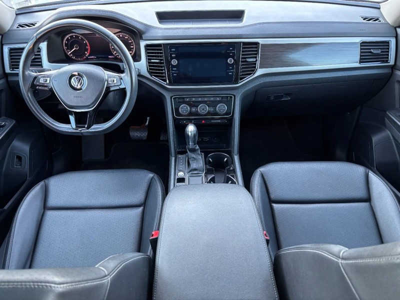 Volkswagen Atlas Vehicle Full-screen Gallery Image 13