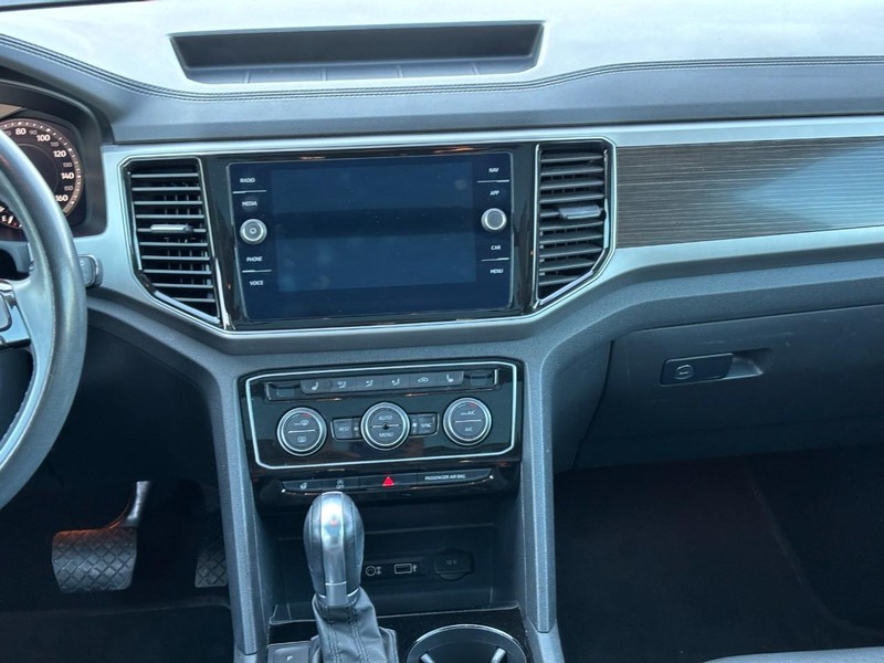 Volkswagen Atlas Vehicle Full-screen Gallery Image 15