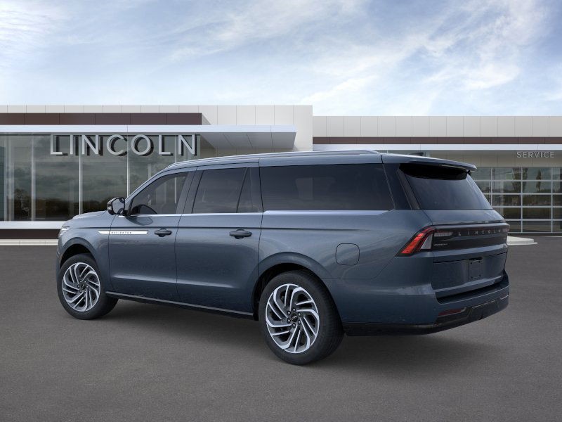 Lincoln Navigator L Vehicle Full-screen Gallery Image 04