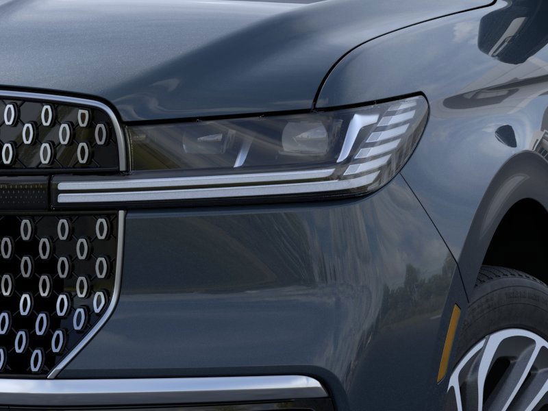 Lincoln Navigator L Vehicle Full-screen Gallery Image 19