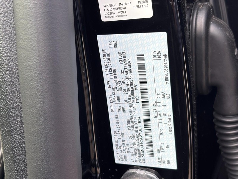 Lincoln Corsair Vehicle Full-screen Gallery Image 24