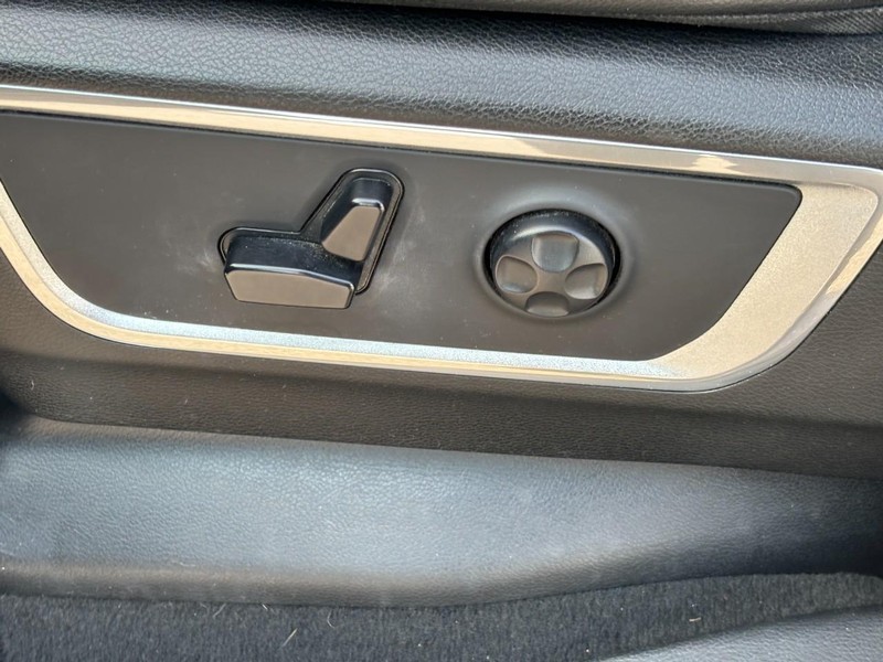 Ram 1500 Vehicle Full-screen Gallery Image 16