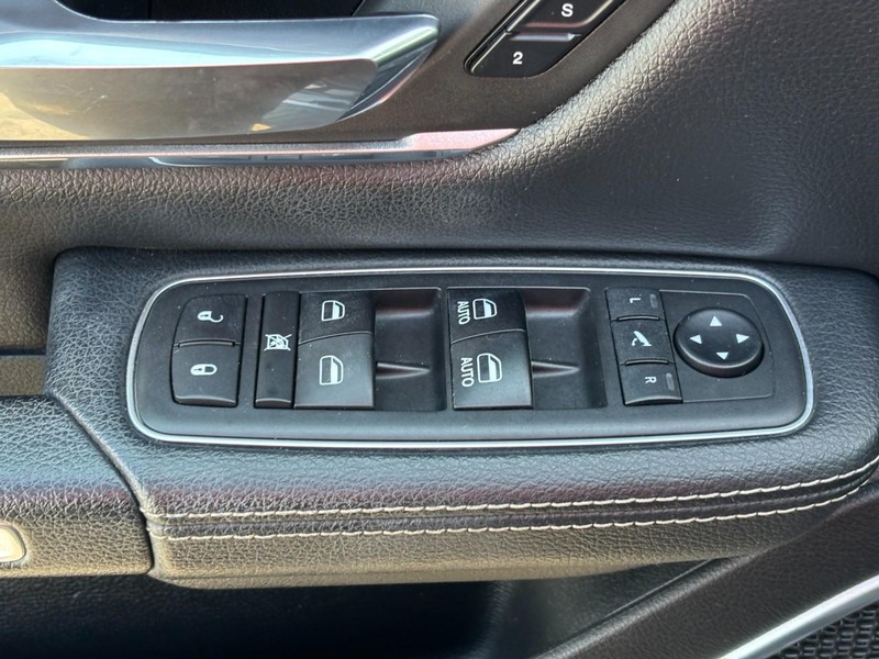 Ram 1500 Vehicle Full-screen Gallery Image 17