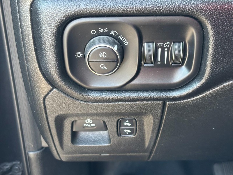 Ram 1500 Vehicle Full-screen Gallery Image 18