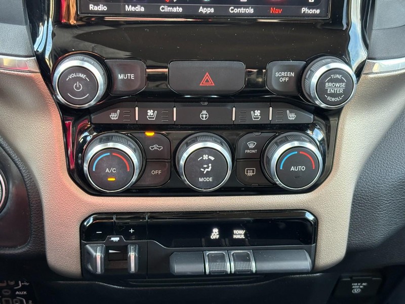 Ram 1500 Vehicle Full-screen Gallery Image 24