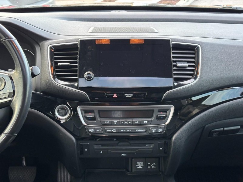 Honda Pilot Vehicle Full-screen Gallery Image 14