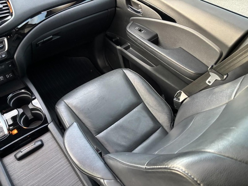 Honda Pilot Vehicle Full-screen Gallery Image 15