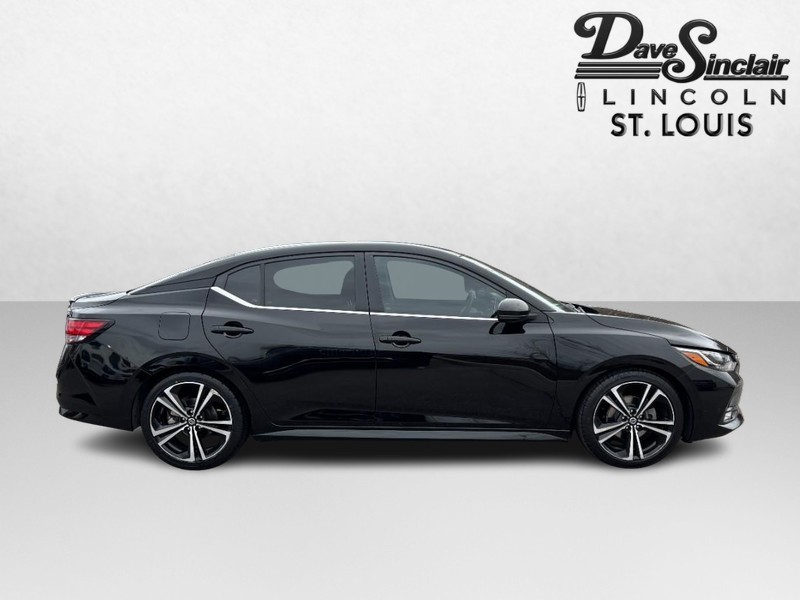 Nissan Sentra Vehicle Full-screen Gallery Image 02