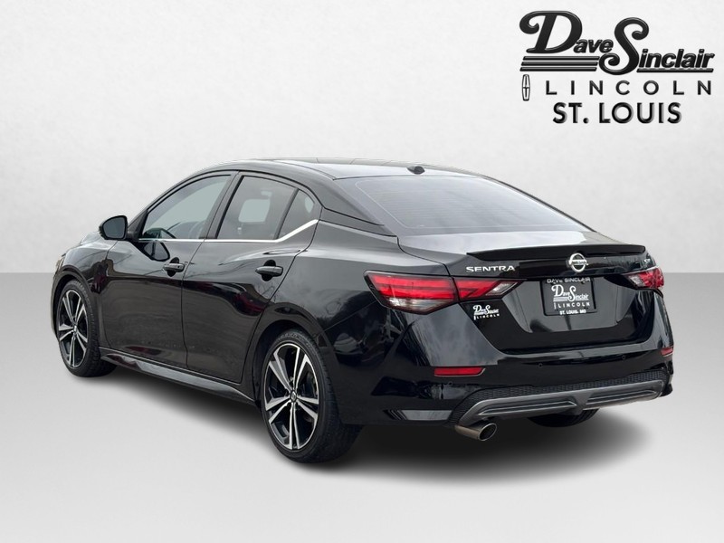 Nissan Sentra Vehicle Full-screen Gallery Image 05