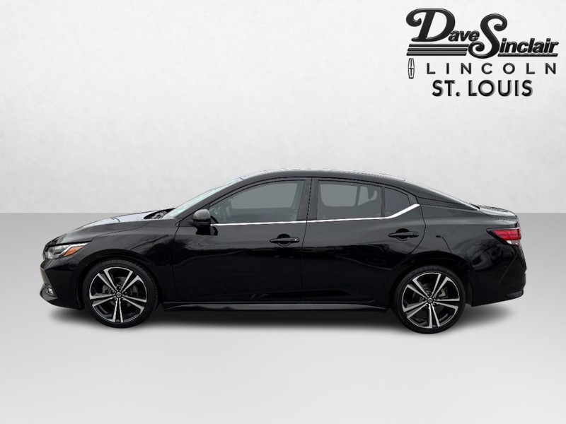 Nissan Sentra Vehicle Full-screen Gallery Image 06