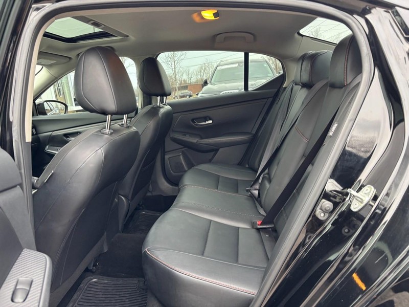 Nissan Sentra Vehicle Full-screen Gallery Image 11