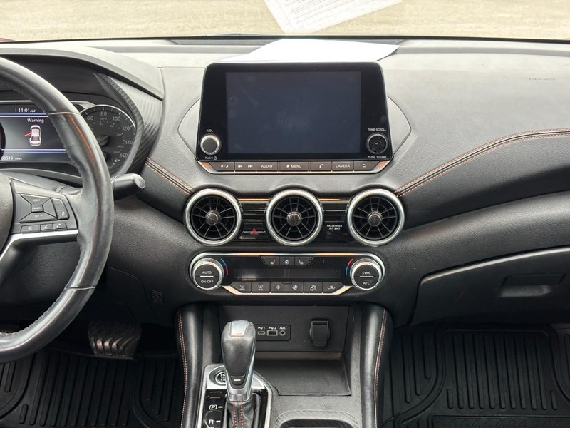 Nissan Sentra Vehicle Full-screen Gallery Image 14