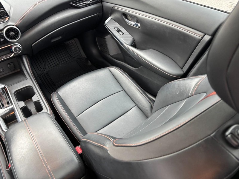 Nissan Sentra Vehicle Full-screen Gallery Image 15