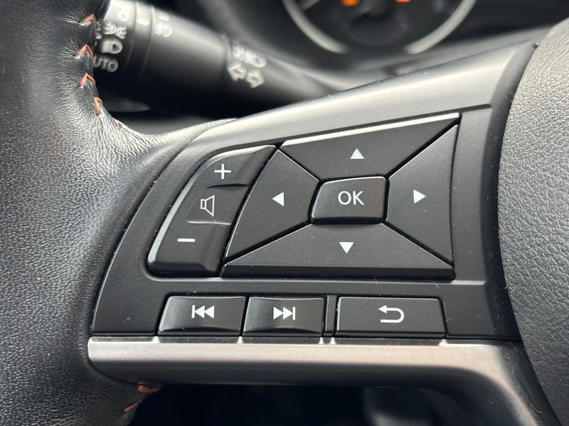 Nissan Sentra Vehicle Full-screen Gallery Image 18