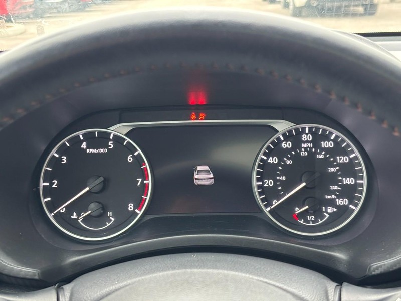 Nissan Sentra Vehicle Full-screen Gallery Image 20