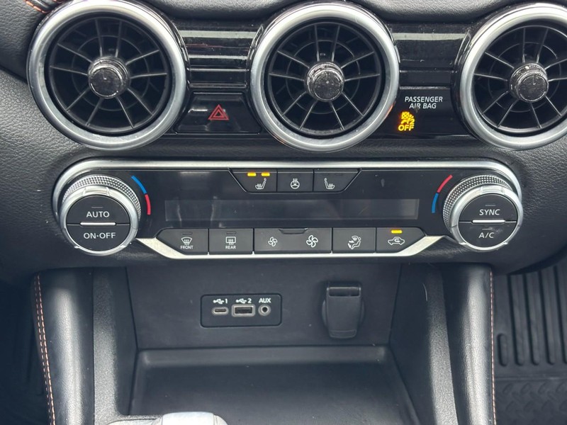 Nissan Sentra Vehicle Full-screen Gallery Image 23