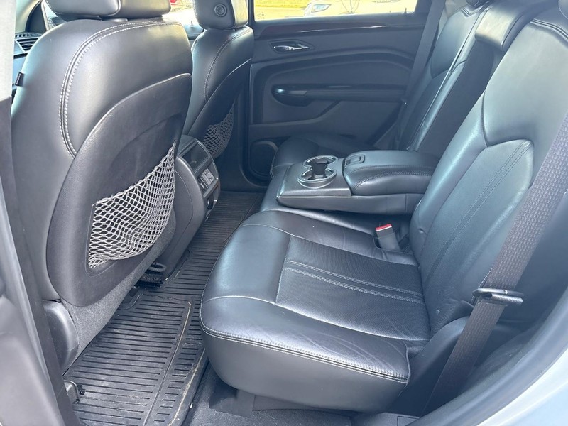 Cadillac SRX Vehicle Full-screen Gallery Image 06