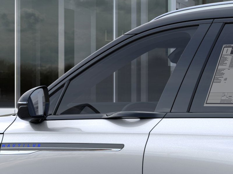 Lincoln Nautilus Vehicle Full-screen Gallery Image 21