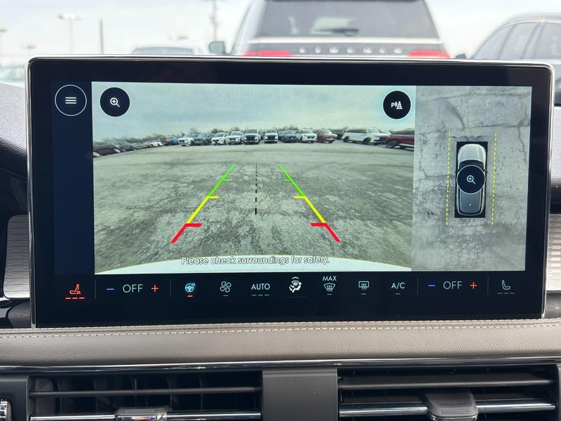 Lincoln Corsair Vehicle Full-screen Gallery Image 24