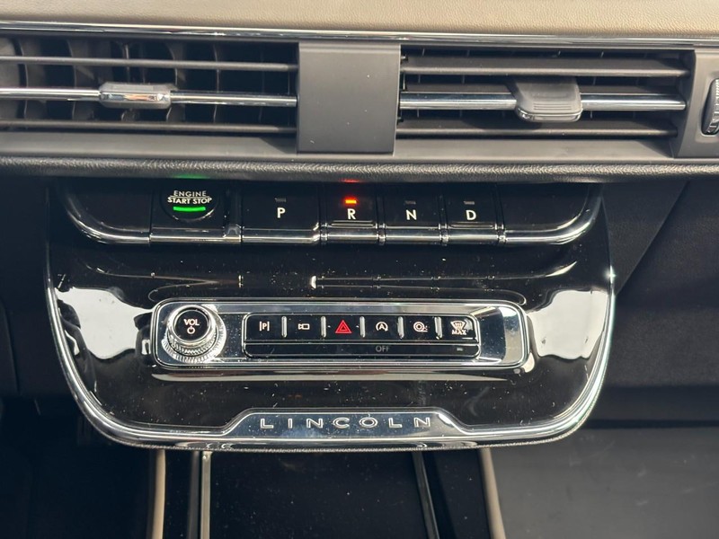 Lincoln Corsair Vehicle Full-screen Gallery Image 25