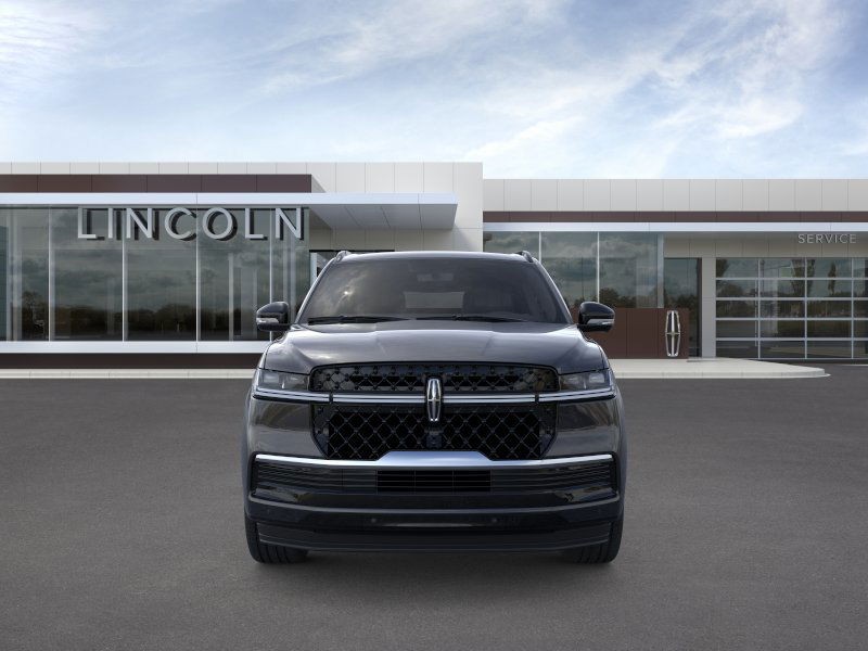 Lincoln Navigator Vehicle Full-screen Gallery Image 06
