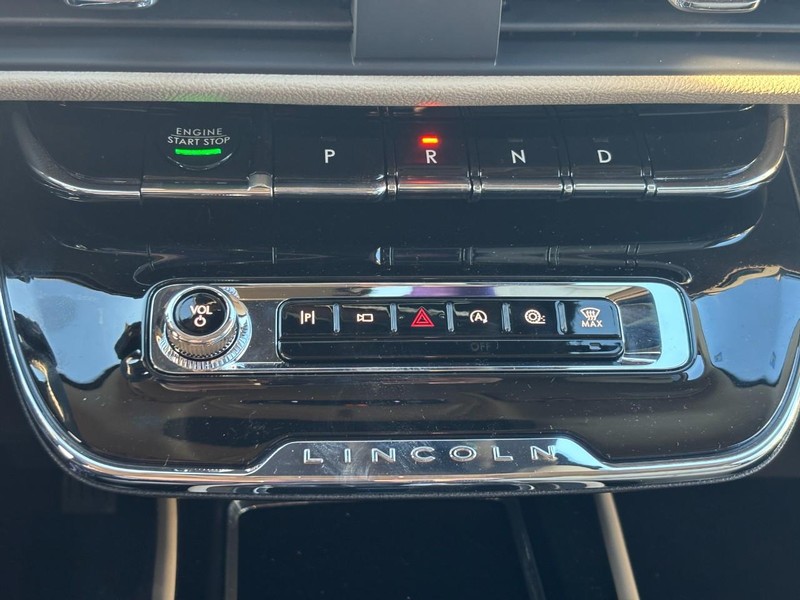 Lincoln Corsair Vehicle Full-screen Gallery Image 25