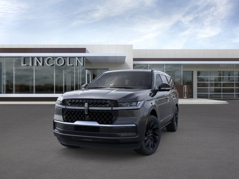 Lincoln Navigator Vehicle Full-screen Gallery Image 02