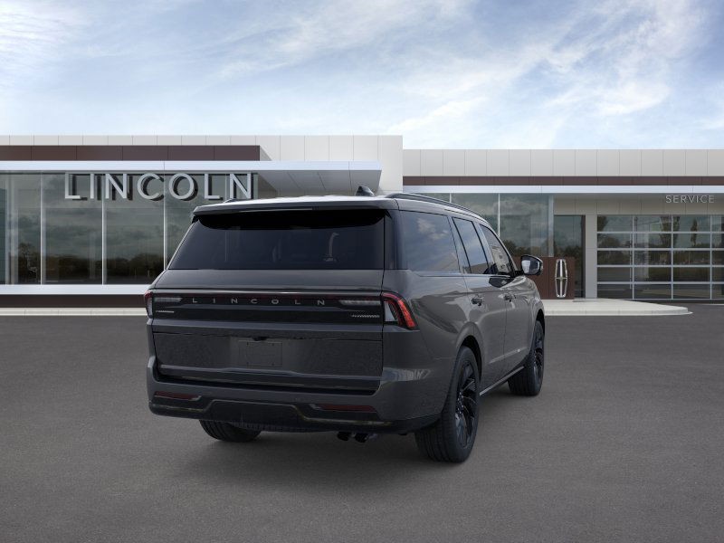 Lincoln Navigator Vehicle Full-screen Gallery Image 09