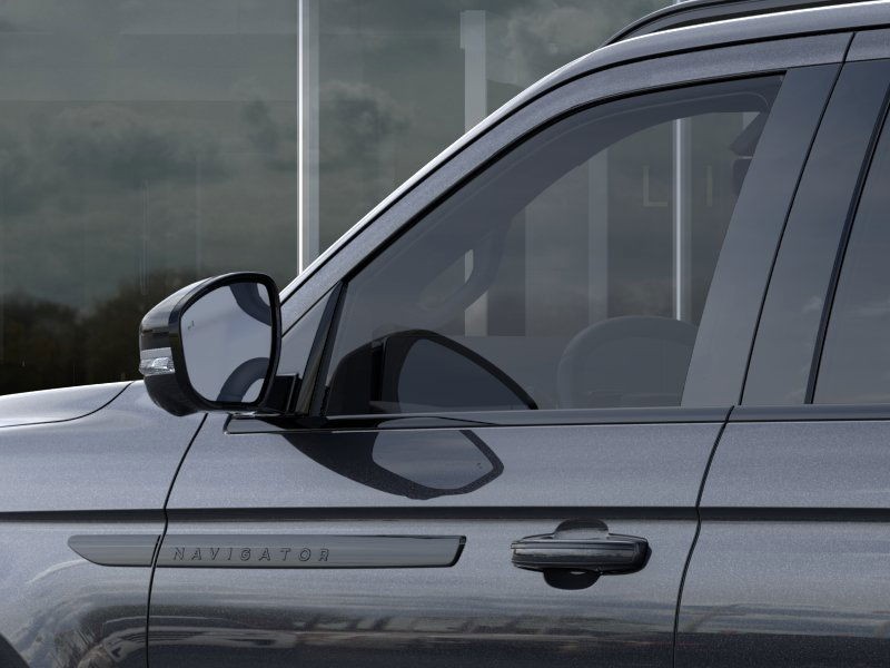 Lincoln Navigator Vehicle Full-screen Gallery Image 21