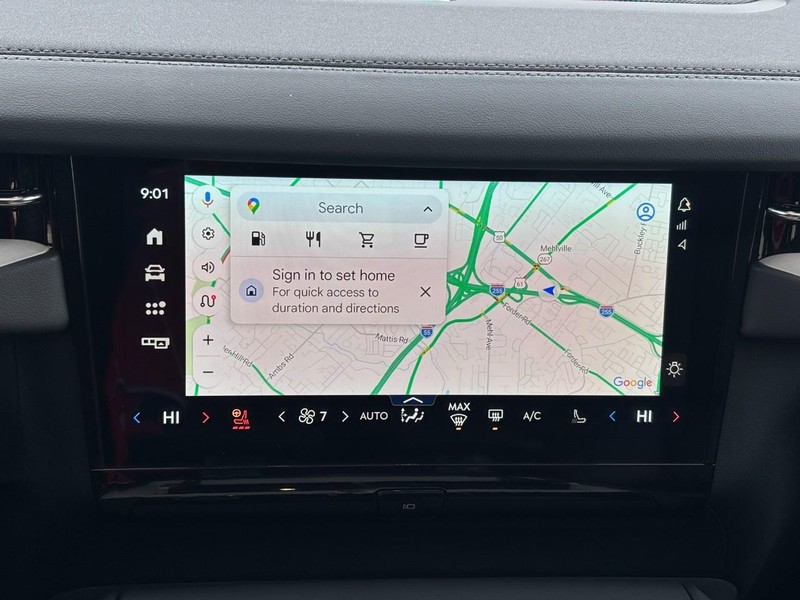 Lincoln Navigator Vehicle Full-screen Gallery Image 26