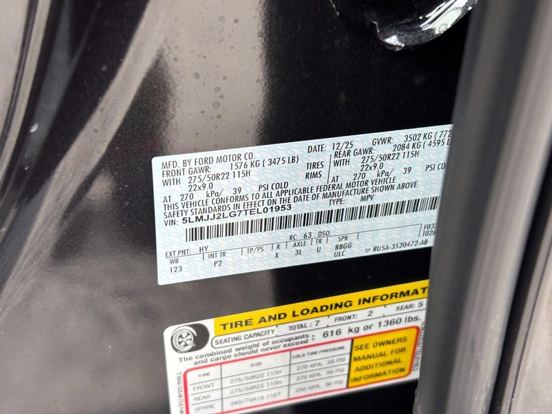 Lincoln Navigator Vehicle Full-screen Gallery Image 28