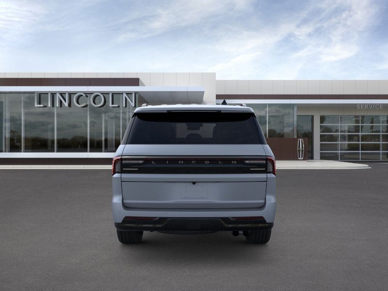 Lincoln Navigator Vehicle Full-screen Gallery Image 05