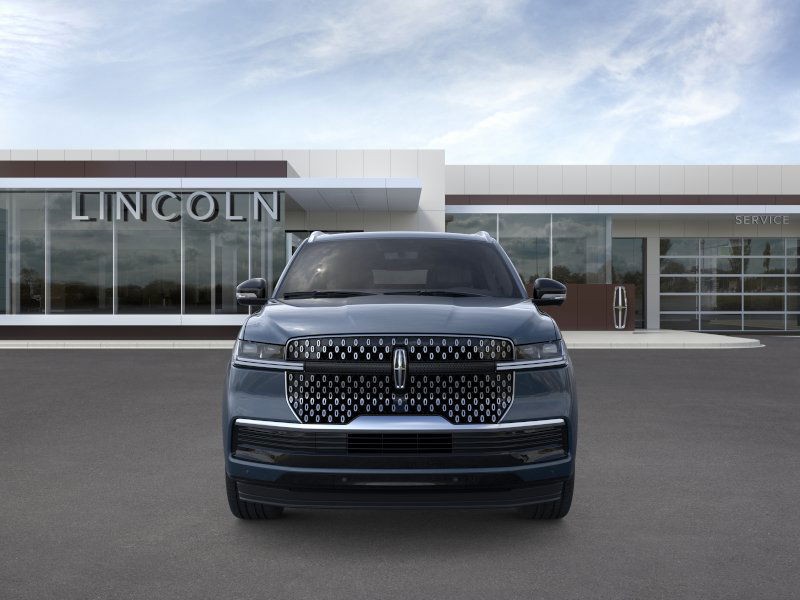 Lincoln Navigator L Vehicle Full-screen Gallery Image 06