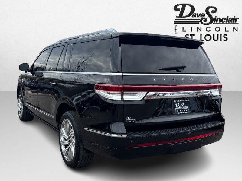 Lincoln Navigator L Vehicle Full-screen Gallery Image 07