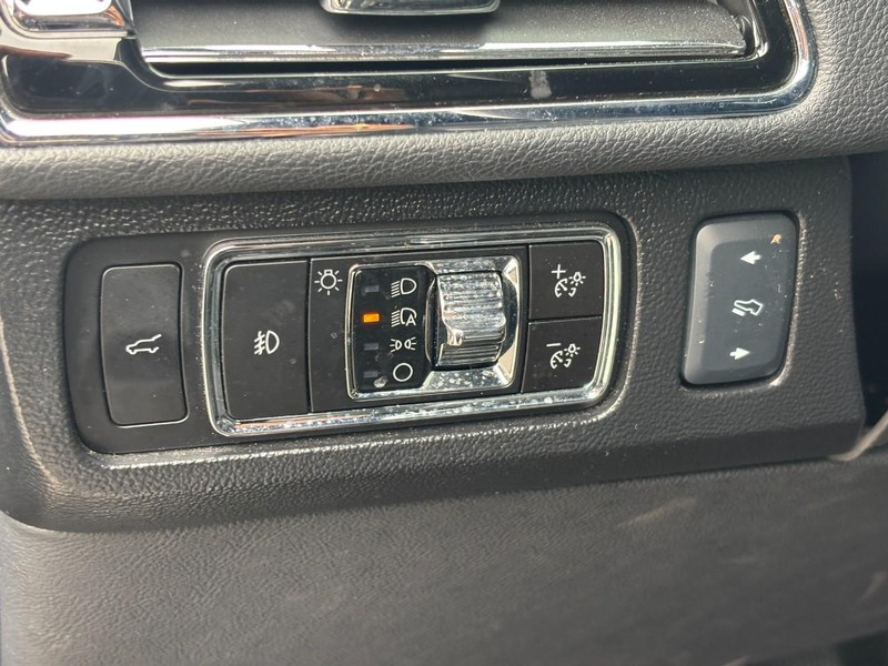 Lincoln Navigator L Vehicle Full-screen Gallery Image 19