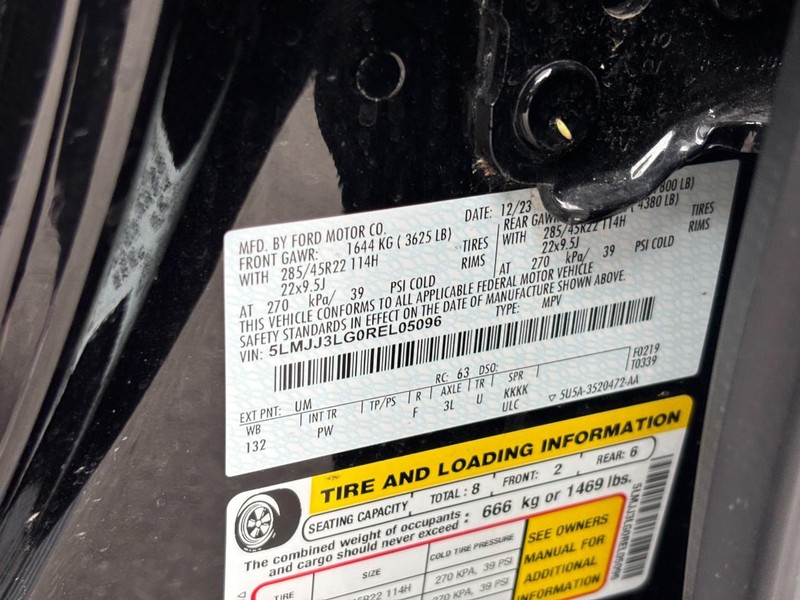 Lincoln Navigator L Vehicle Full-screen Gallery Image 28