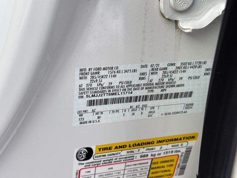 Lincoln Navigator Vehicle Full-screen Gallery Image 26