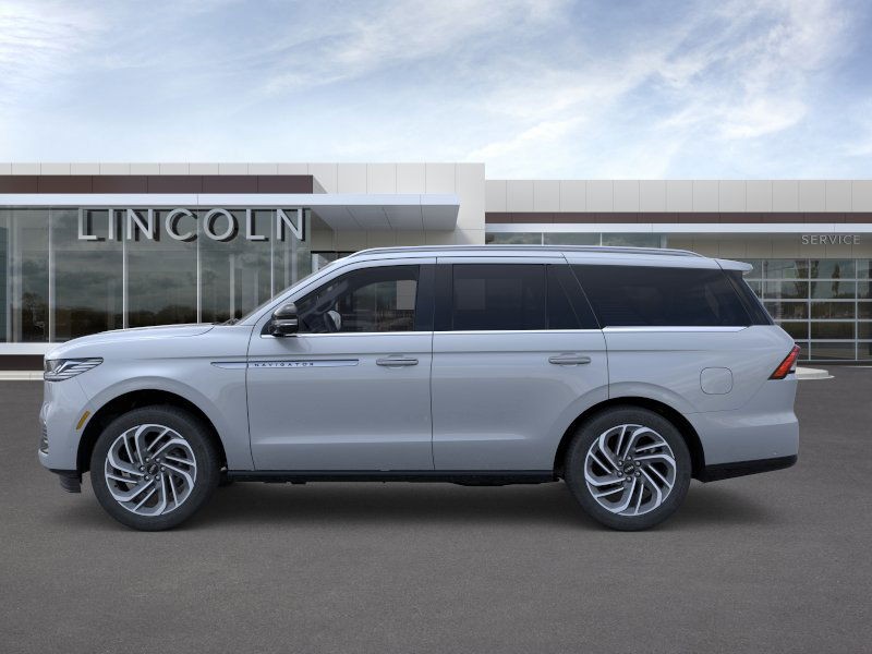 Lincoln Navigator Vehicle Full-screen Gallery Image 03