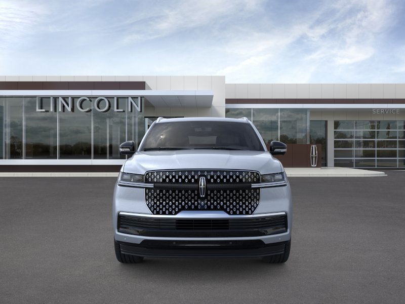 Lincoln Navigator Vehicle Full-screen Gallery Image 06