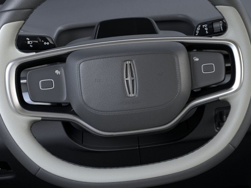 Lincoln Navigator Vehicle Full-screen Gallery Image 13