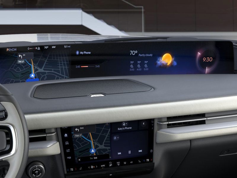 Lincoln Navigator Vehicle Full-screen Gallery Image 15