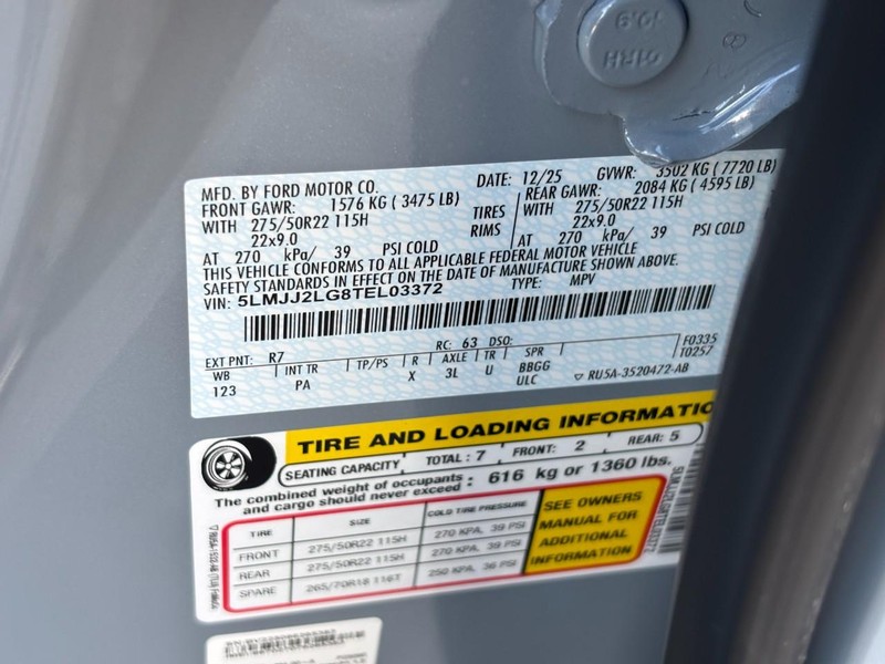 Lincoln Navigator Vehicle Full-screen Gallery Image 27