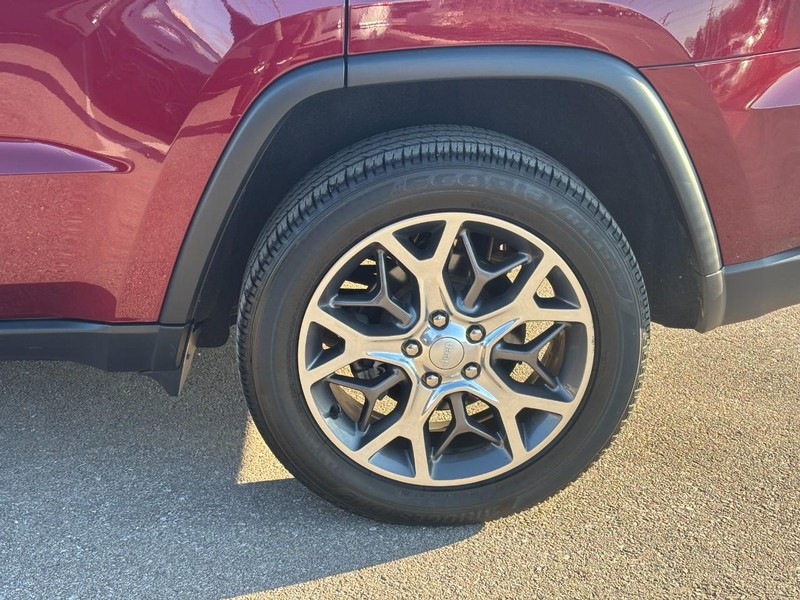 Jeep Grand Cherokee Vehicle Full-screen Gallery Image 10