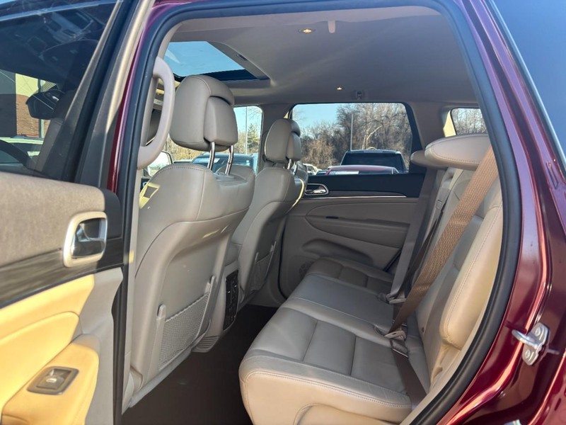 Jeep Grand Cherokee Vehicle Full-screen Gallery Image 11