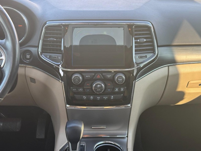 Jeep Grand Cherokee Vehicle Full-screen Gallery Image 14