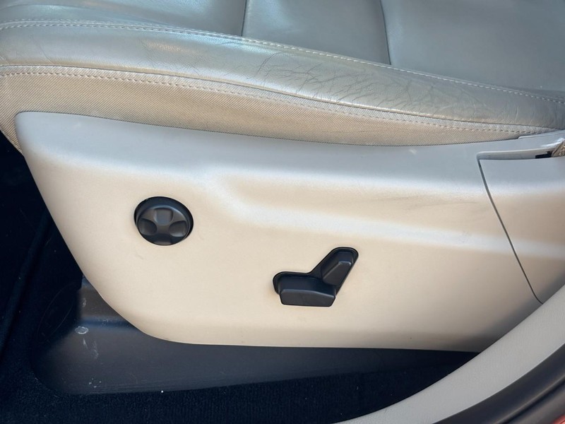 Jeep Grand Cherokee Vehicle Full-screen Gallery Image 16