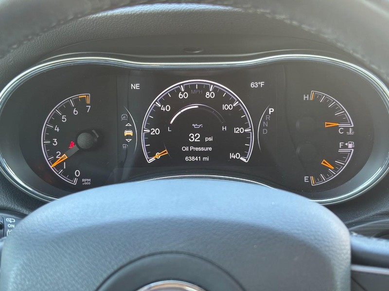 Jeep Grand Cherokee Vehicle Full-screen Gallery Image 21