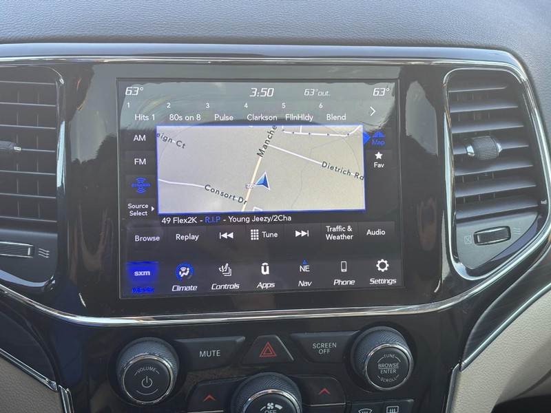 Jeep Grand Cherokee Vehicle Full-screen Gallery Image 22